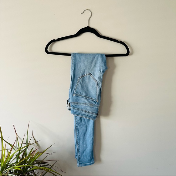 Low rise skinny distressed Hollister Jeans 💜 - Picture 2 of 5